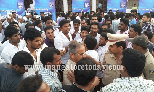 Suvarna News Mega Fight in Mangalore